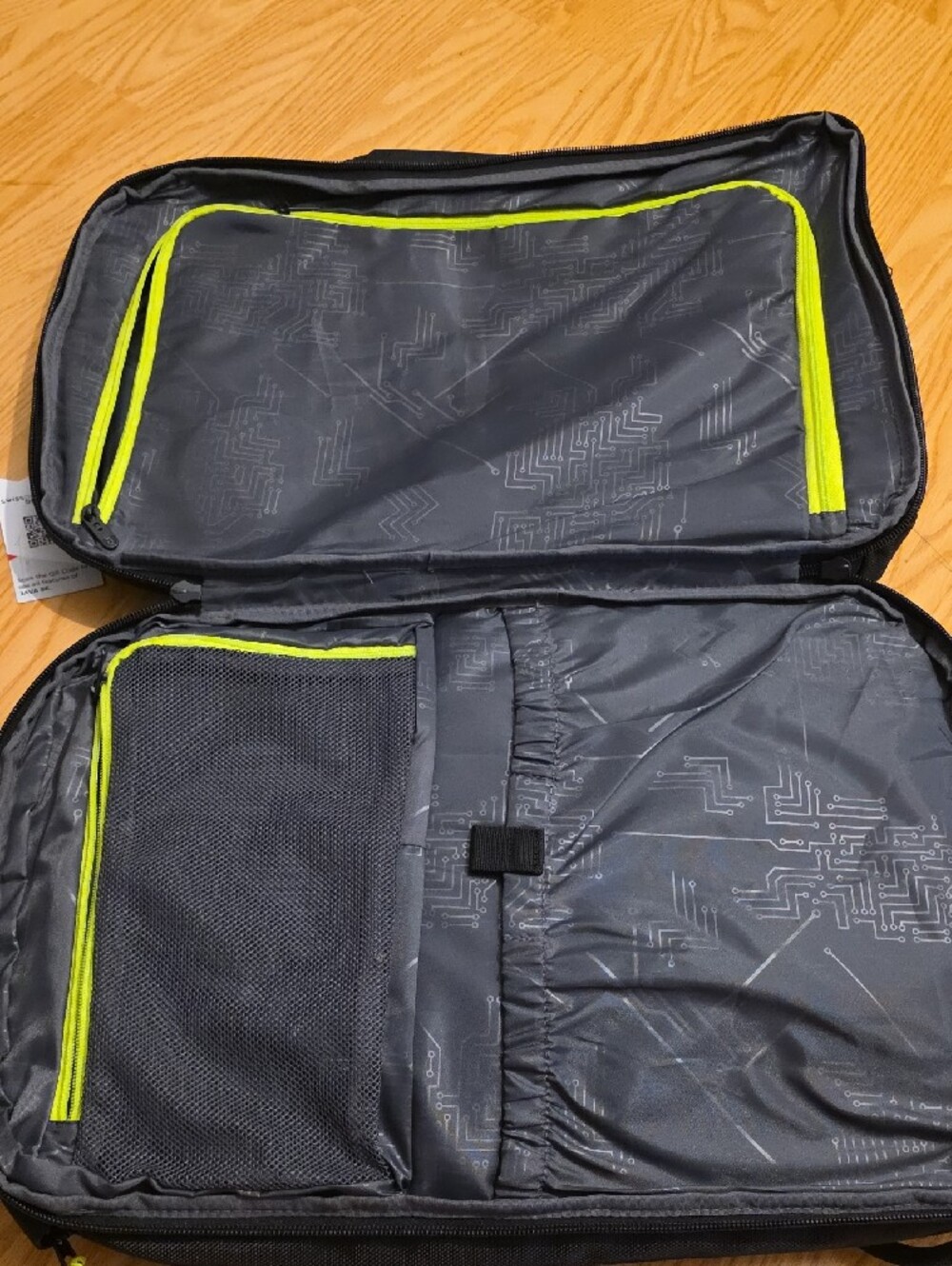 SwissGear Black Travel Backpack with Lime Accent - Picture 6 of 13